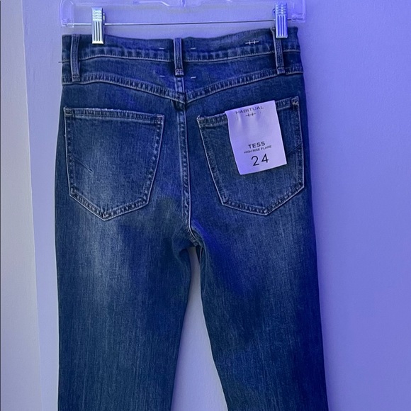 BRAND NEW WITH TAGS MAKE OFFER NOW - Picture 3 of 6